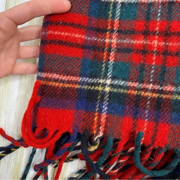 Pendleton Red Blue & Green Plaid 100% Wool Fringe Blanket - Picture 2 of 4